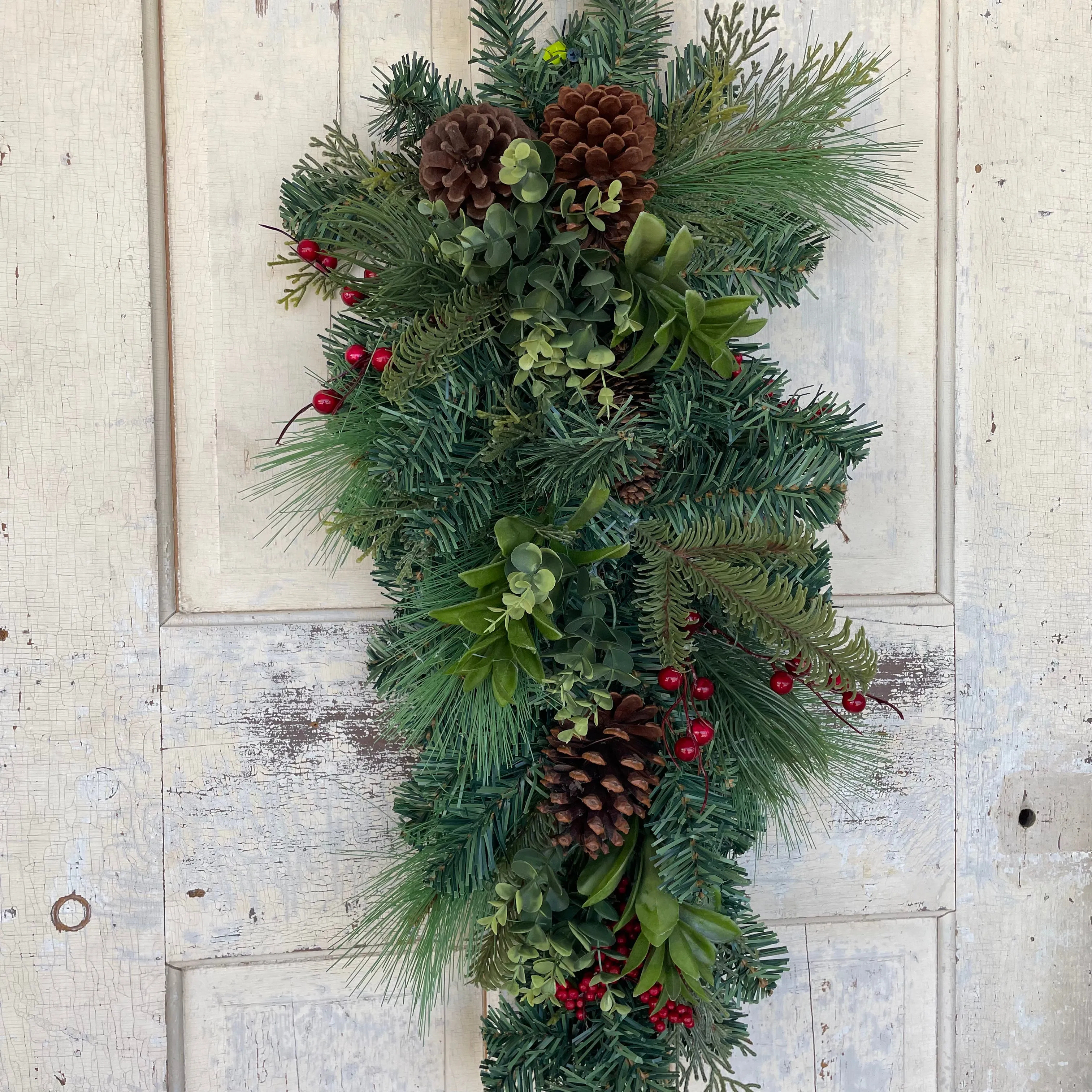 Berry Pinecone Pine Teardrop