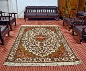 Luxurious White Kashan Silk Carpet