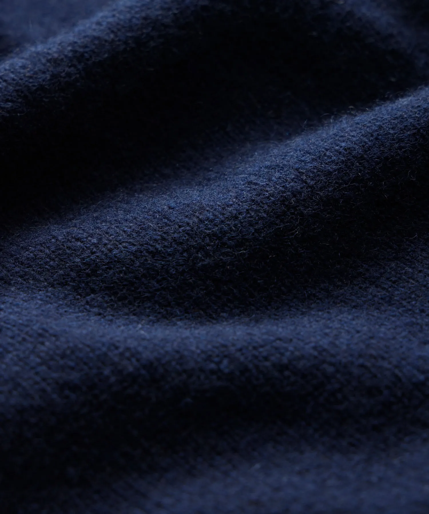 Nomad Cashmere Turtleneck in Navy