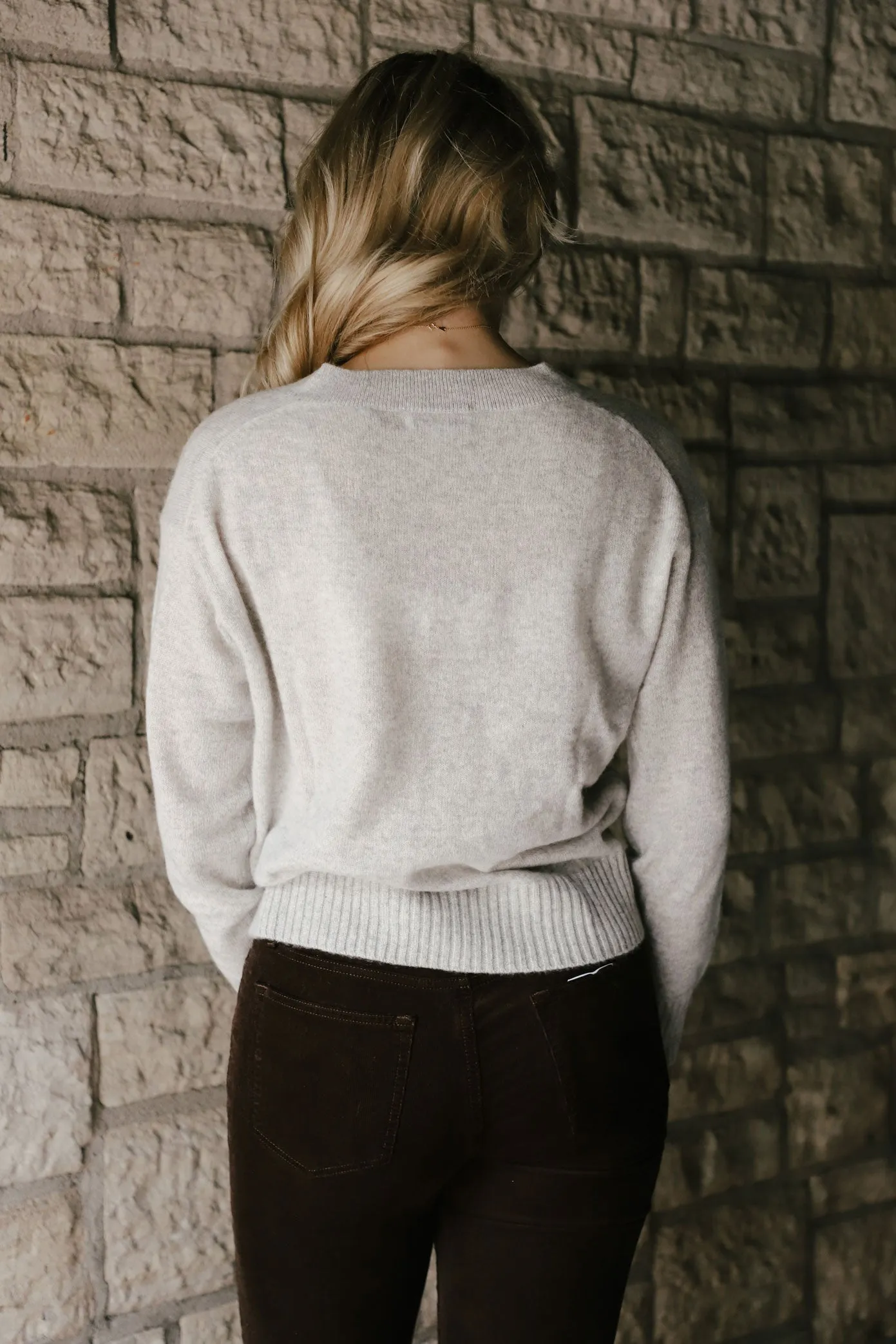 Tenlea Hunter - Cashmere Perfect V-Neck Sweater in Misty Grey Heather