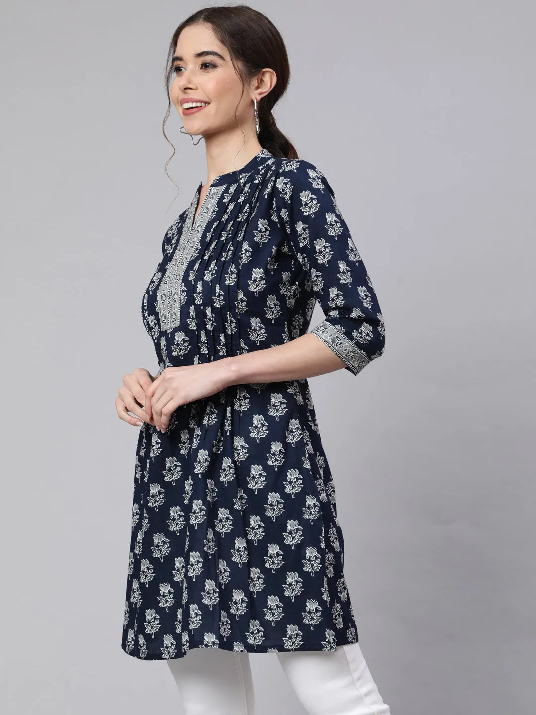 Women Navy Blue Straight Tunic With Three Quaretr Sleeves