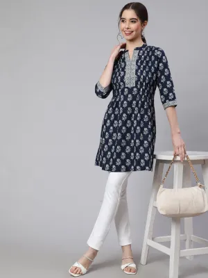 Women Navy Blue Straight Tunic With Three Quaretr Sleeves