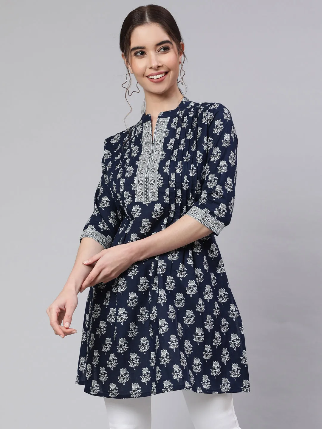 Women Navy Blue Straight Tunic With Three Quaretr Sleeves